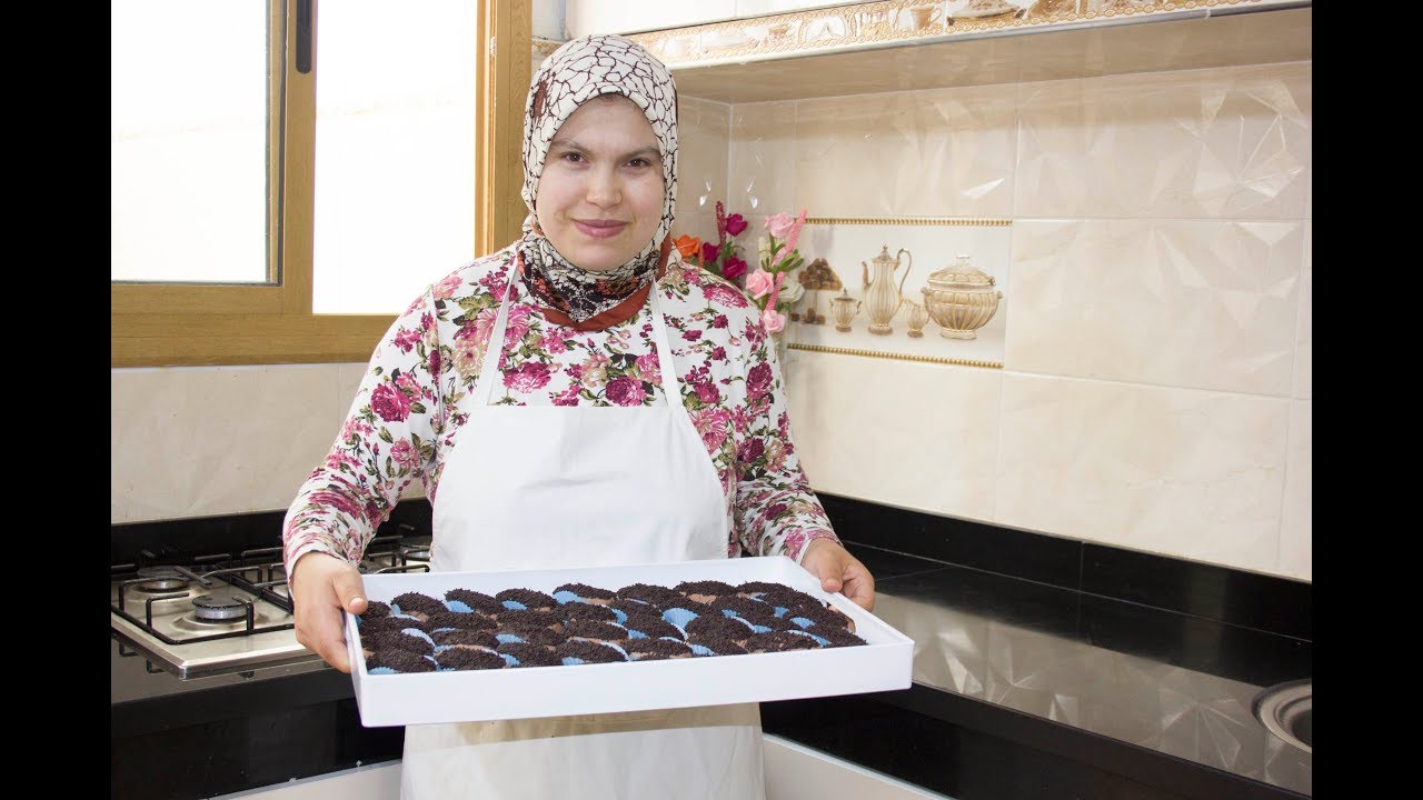 حلوة للعيد ستعجب الصغير قبل الكبير للهشاشتها و لذتها و سهولة تحضيرها \\حلويات العيد