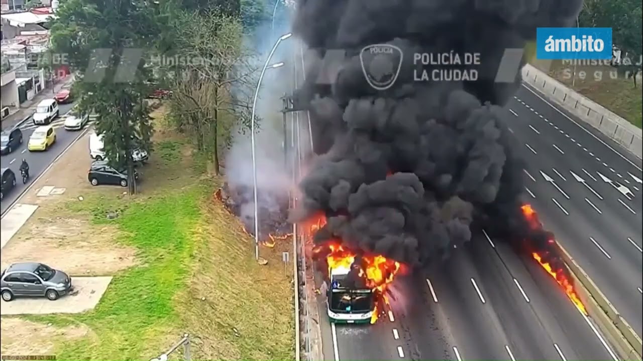 🔥 CORTE TOTAL en la General Paz por impresionante INCENDIO de un COLECTIVO