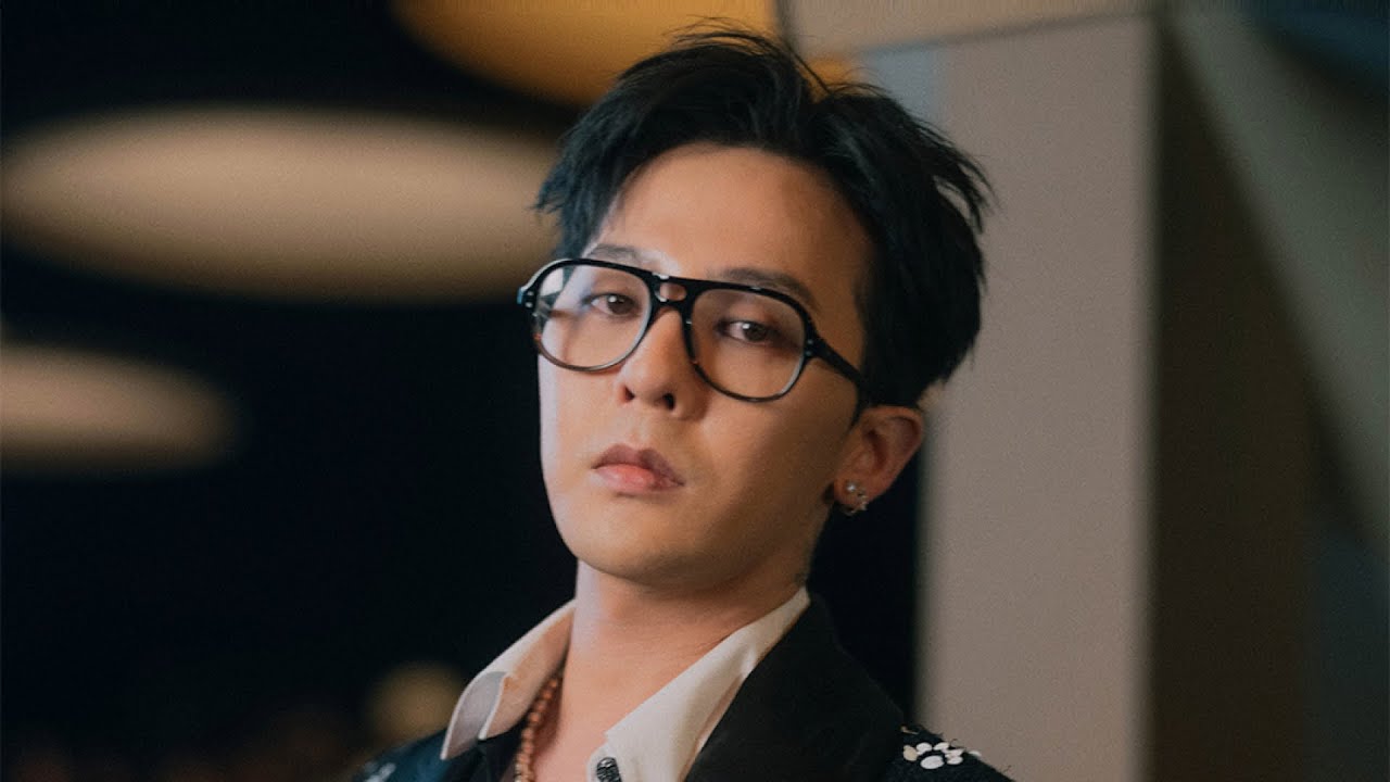 G-Dragon at the CHANEL Spring-Summer 2023 Haute Couture show &mdash; CHANEL Haute Couture