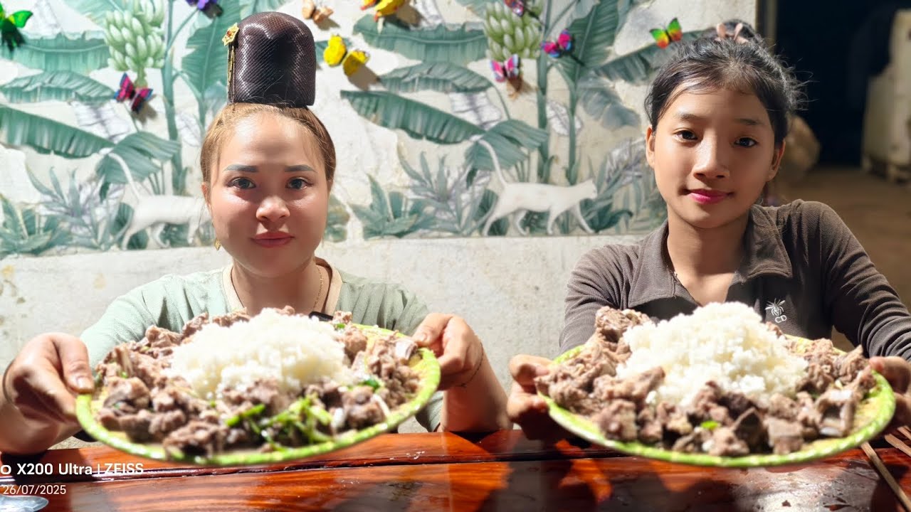 Quá Hấp Dẫn Với Màn Sô Lô Ăn Mỗi Người Một Mâm Cơm Xương Sườn 6KG Giữa Em Thảo Và Yêu