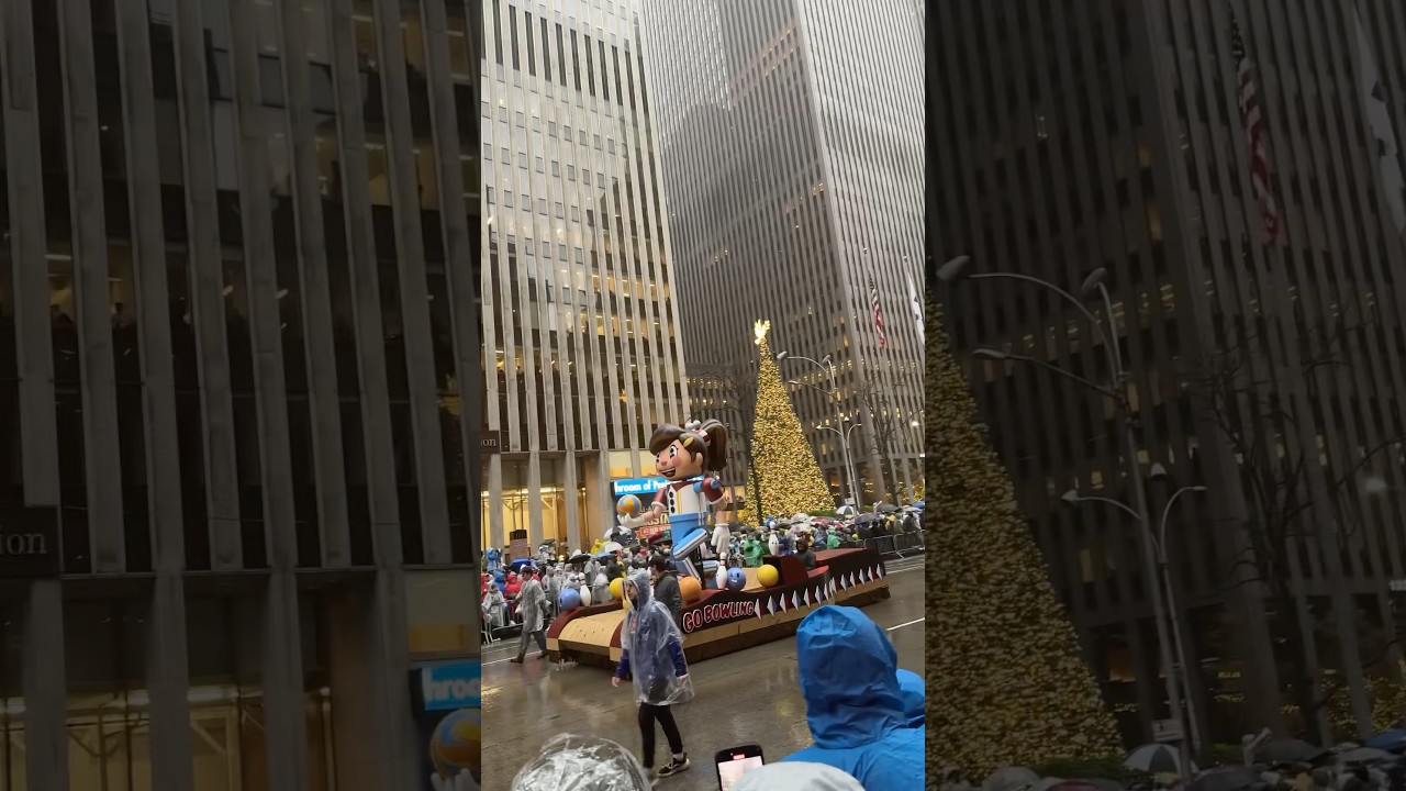 Macy&rsquo;s Parade 🦃🍗 #macys#thanksgiving#newyorkcity#newyork#walkingtour#macysparade#nyc