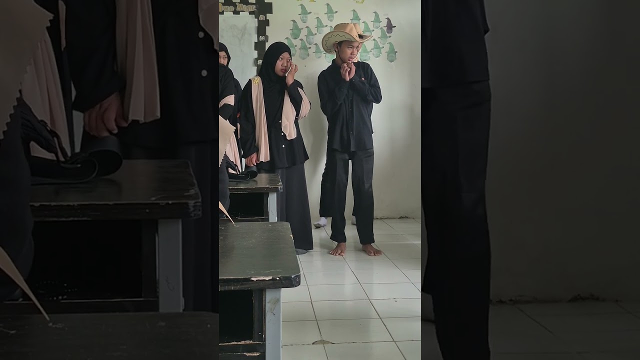 Nyanyi di Acara Sosialisasi Kurikulum 