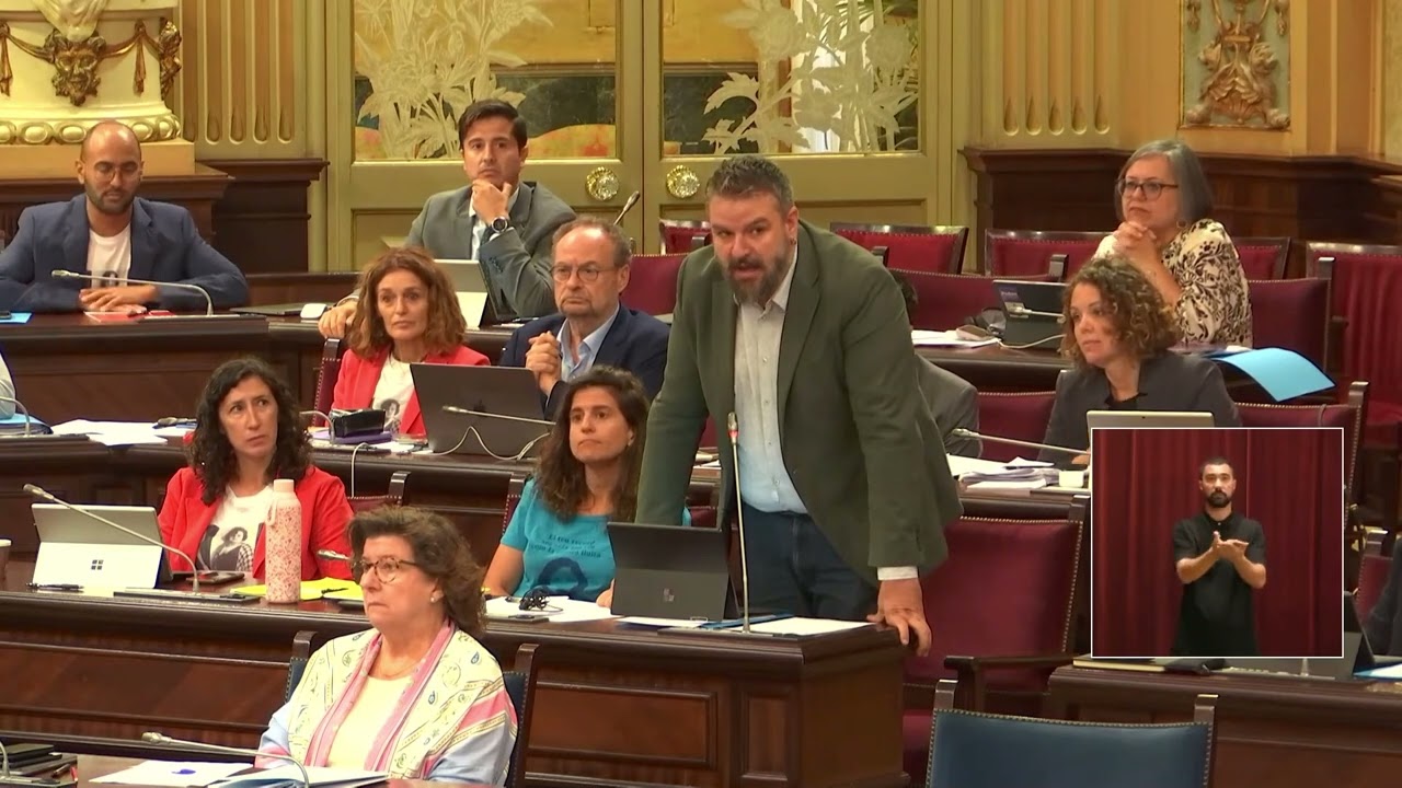 Le Senne expulsa a dos diputadas socialistas por llevar camisetas de Aurora Picornell