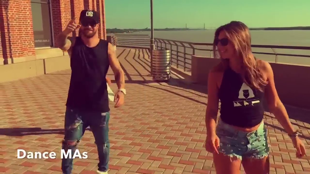 Subeme La Radio Enrique Iglesias feat Decemer Bueno Zion Lennox Marlon Alves Dance MAs