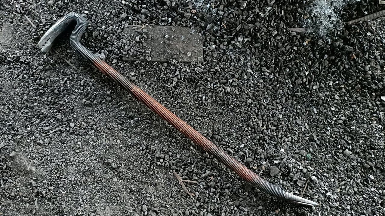 Blacksmith - Forging A Crowbar