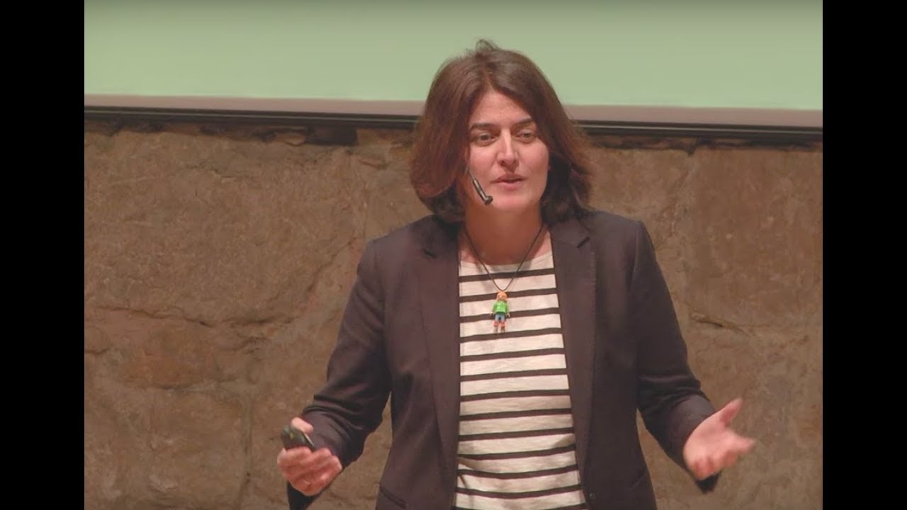 Micro-proyectos solidarios de andar por casa | Serena Dur&aacute;n Sela | TEDxOviedoUniversity