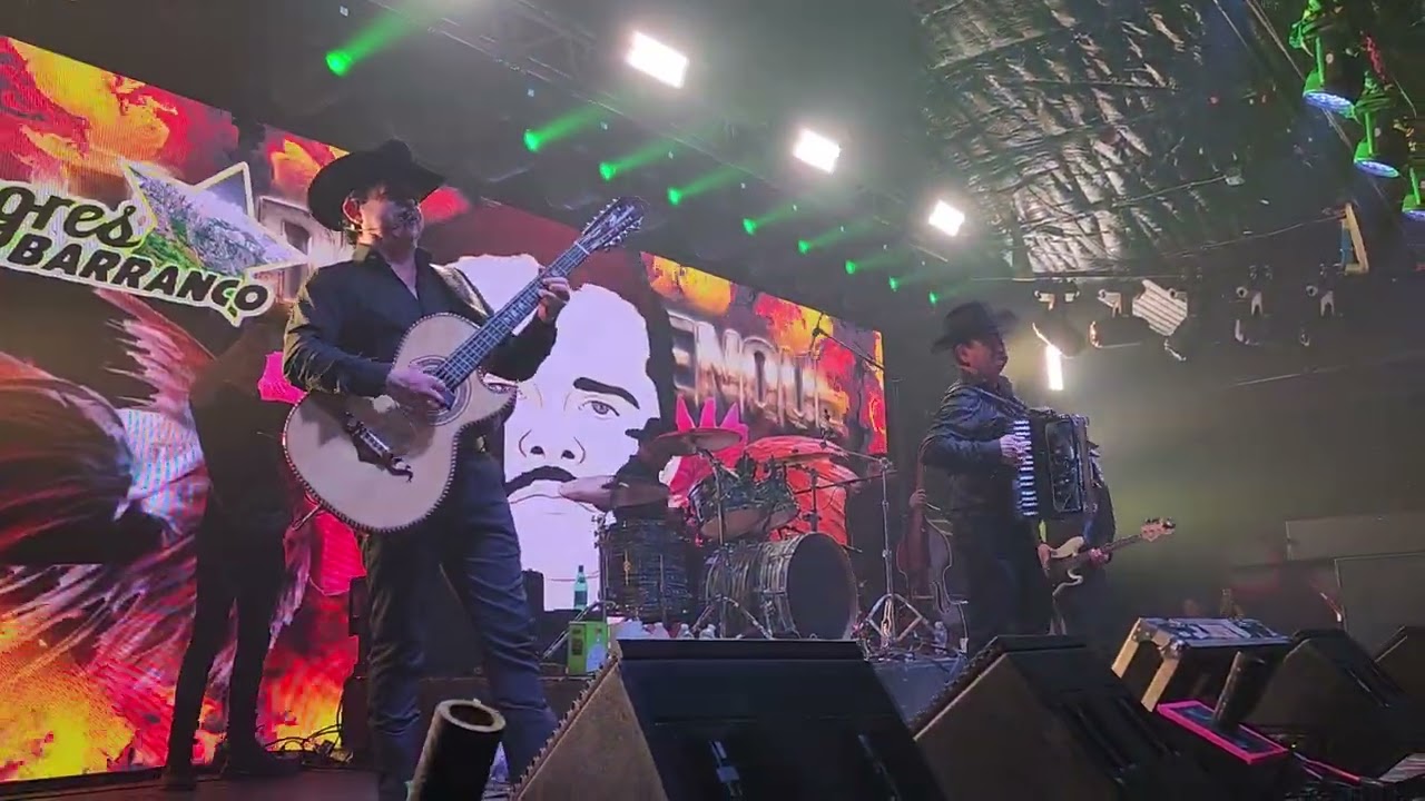 Los Alegres Del Barranco - El Del Palenque (En Vivo)