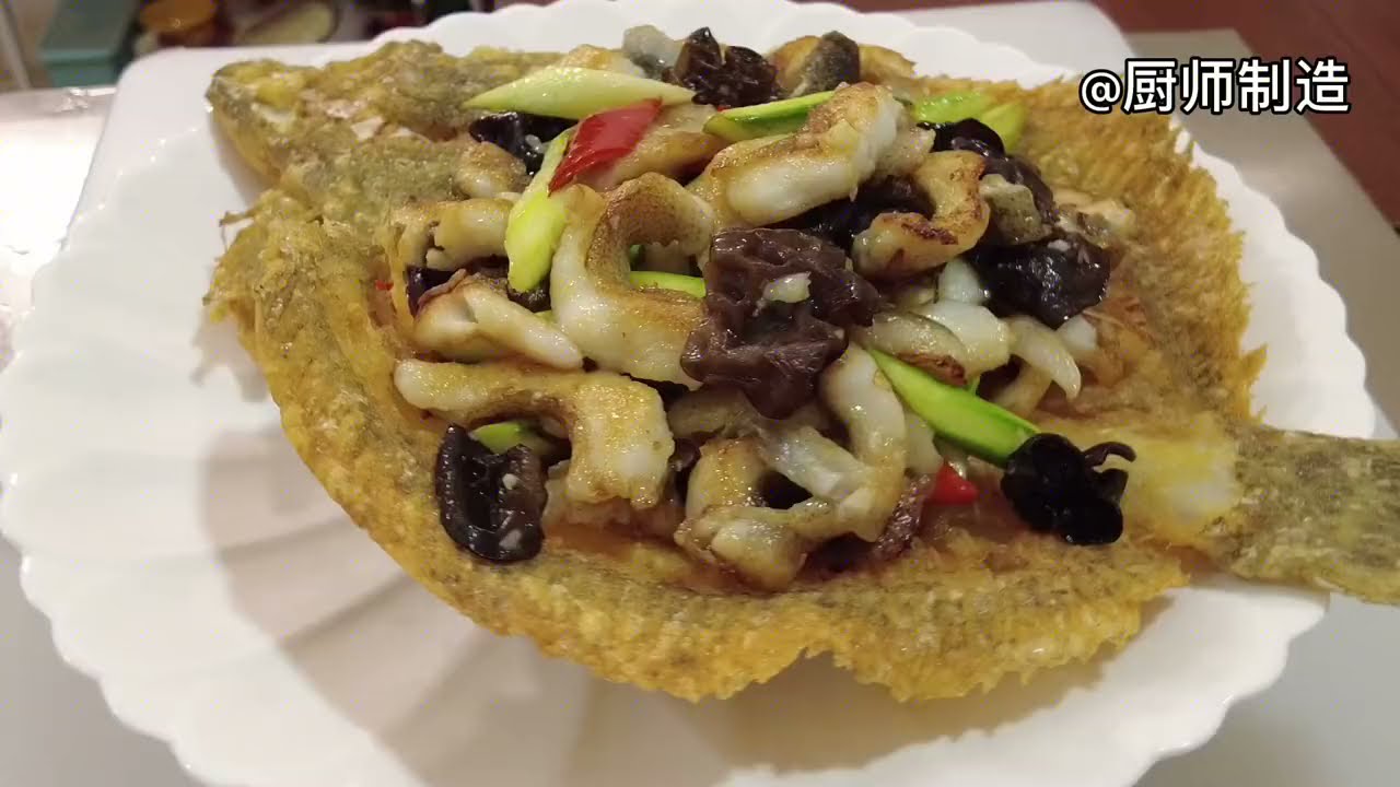 经典粤菜骨香多宝鱼，厨师刀工以及火候的掌握，展现得淋漓尽致