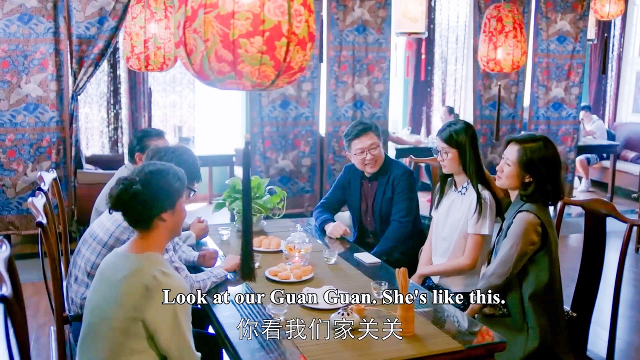 女孩被父母安排相親局逼婚，怎料她竟與相親對象狂飆英文，最後一幕讓全家瞳孔地震！