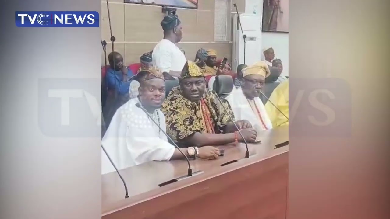New Alaafin of Oyo, Abimbola Owoade Receives Staff of Office