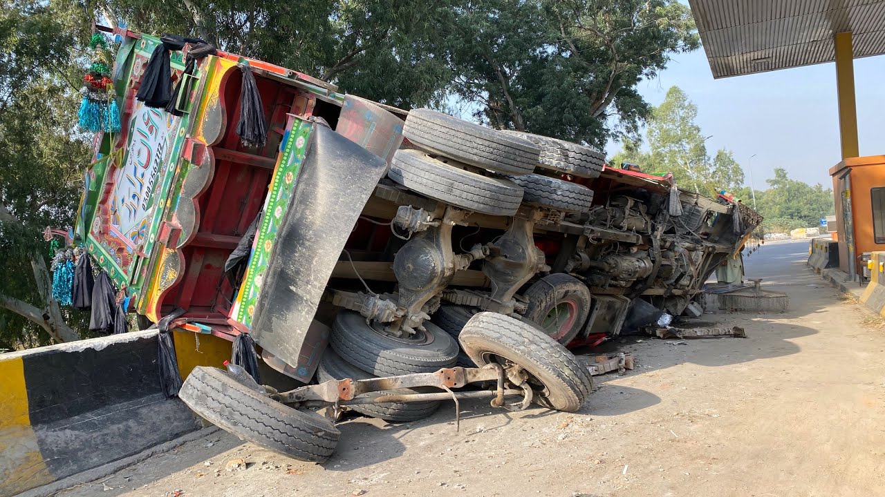 Unbelievable Overloaded Truck Crash After Brake Failure | Axle & Leaf Springs Repaired on Roadside