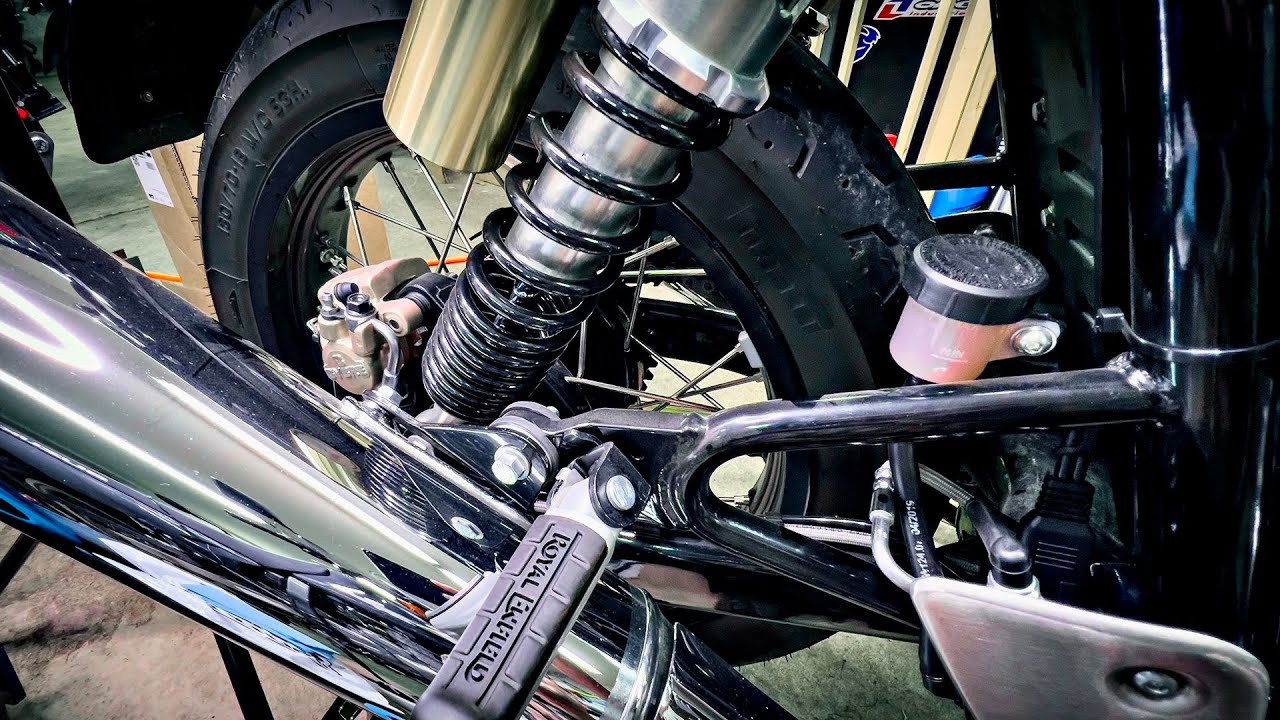Обслуживание задних тормозов GT650!! • Жидкость, выглядящая как безумие! | TheSmoaks Vlog_2190