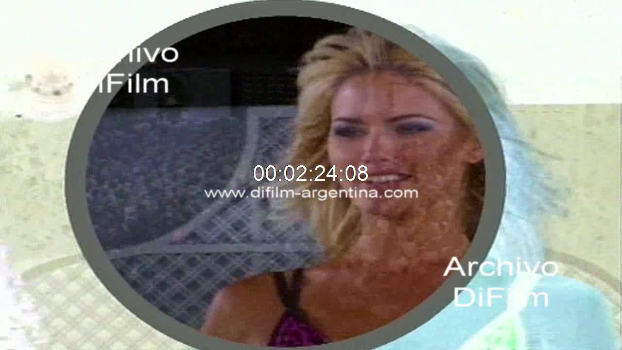 Valeria Mazza participando en varios desfiles de moda 1995