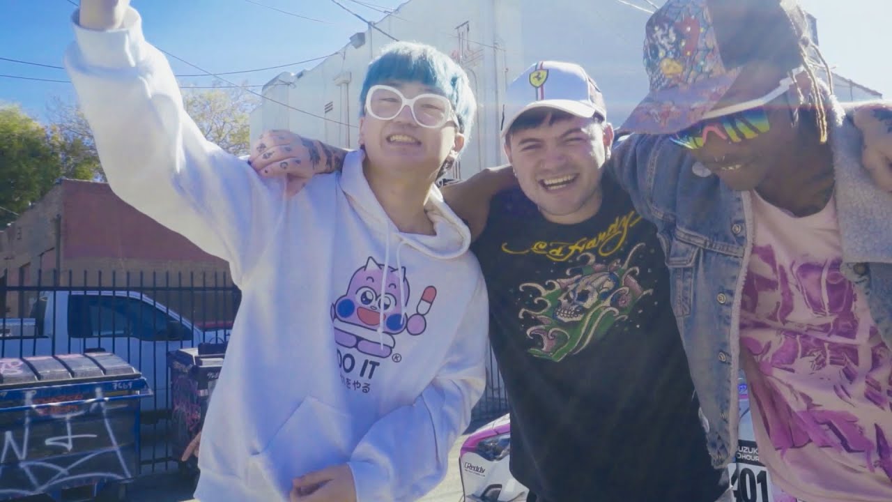 Futuristic Swaver - Awesome ft. Xela [Official Music Video]