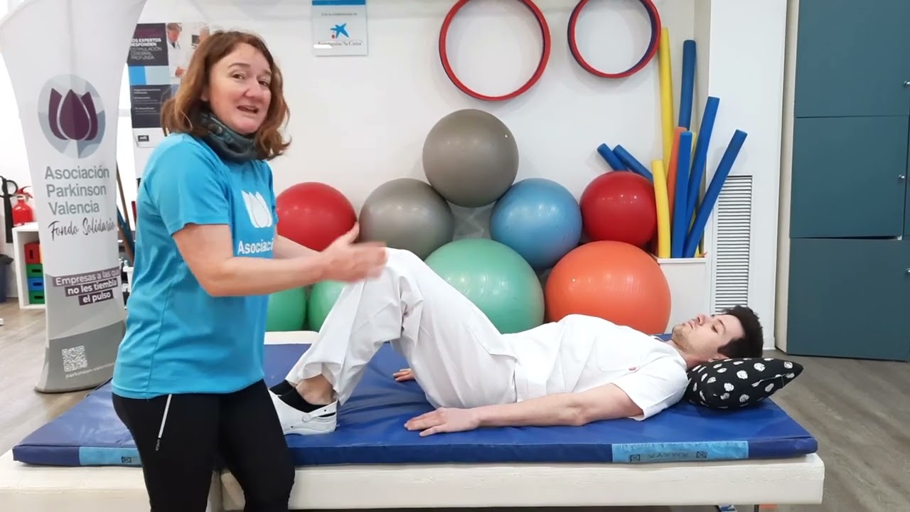 Videoconsejo fisioterapia en Párkinson: cómo levantarse de la cama.