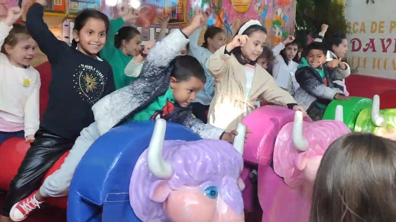 Miriam En La feria Con Sus Amigos El Bufalito
