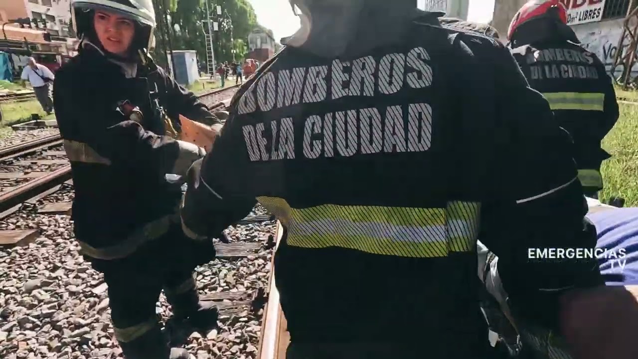 La labor de los Bomberos tras el descarrilamiento de una formación de tren 