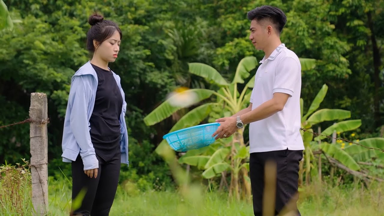 CHỦ TỊCH VỀ QUÊ HÁI RAU NHẦM RUỘNG NHÀ CÔ HÀNG XÓM VÀ CÁI KẾT | CƠM ÁO GẠO TIỀN TẬP 1084