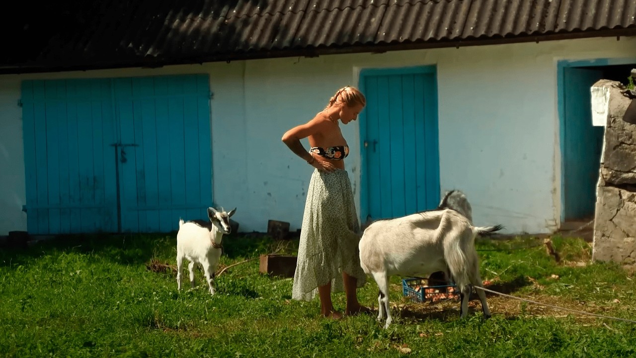 Кулинария, стирка и козы | Тихая летняя жизнь молодой женщины на краю света