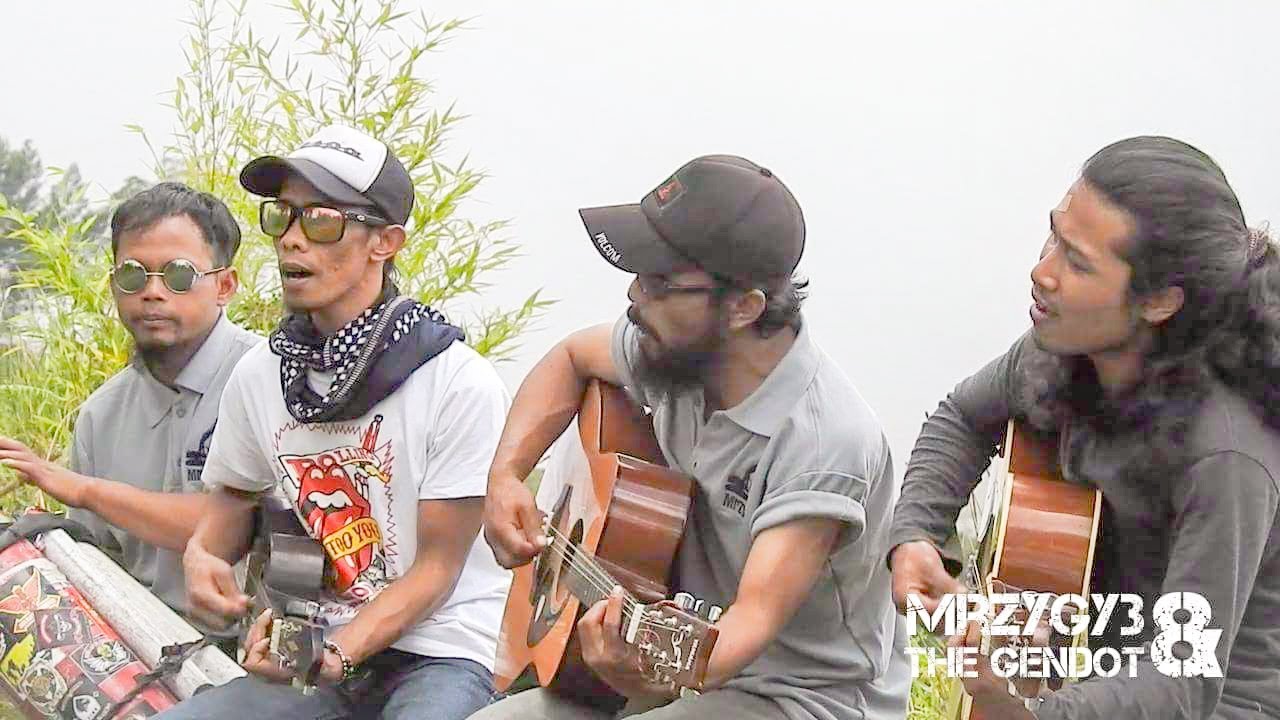 Biarlah Bulan Bicara Acoustic Pengamen Jos The Gendhot