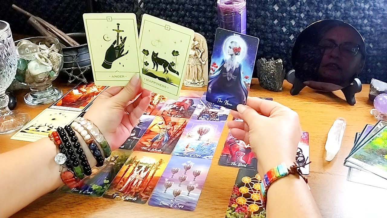 A PESSOA TE OBSERVA, TEM CIÚME E OBSESSÃO. 🔍🎯#cartomante #tarologo #oraculista #tarot 