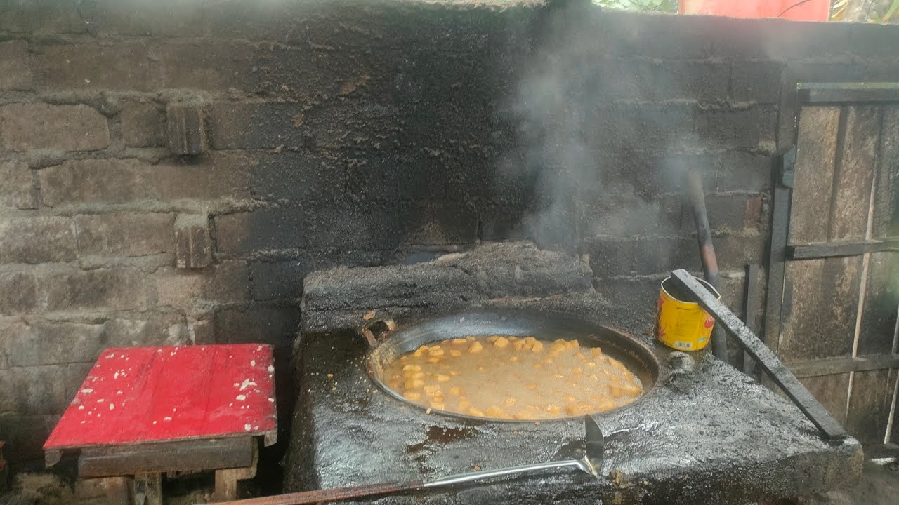 Sebelum goreng tahu .kita goreng kunyit terlebih dahulu
