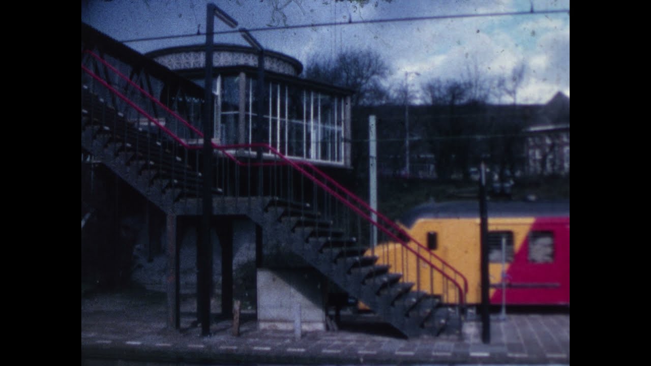 Beelden treinstation Arnhem gemaakt door twee jonge kunstenaars, ca. 1987