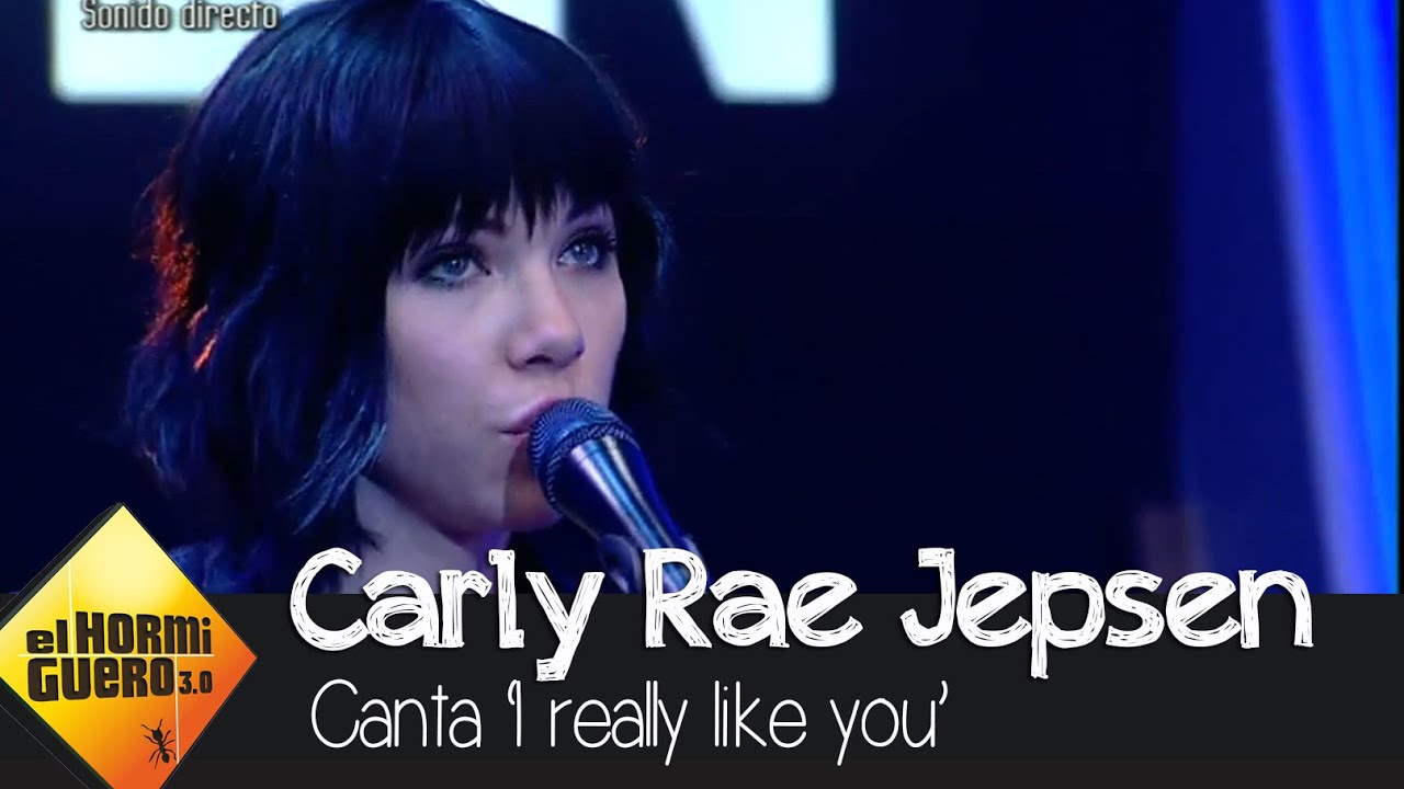 Carly Rae Jepsen canta 