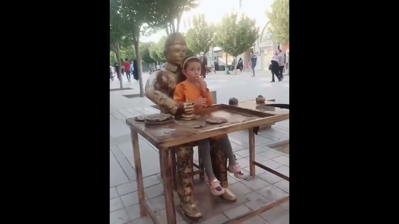 ايران 🇮🇷 قم المقدسه ... شارع العراقيين ..الأسواق قرب السيدة معصومة عليها السلام