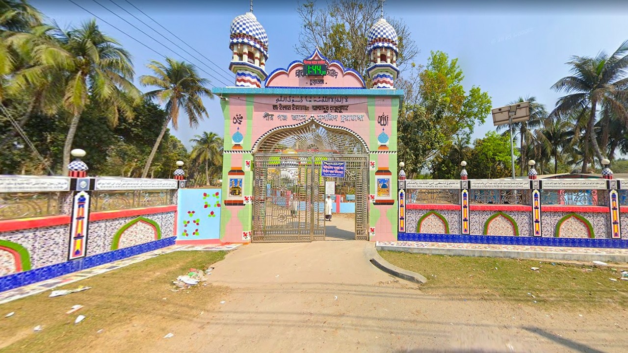 ৩শ বছরের ইতিহাস রহস্যময় এই মসজিদের রাতারাতি নির্মাণ