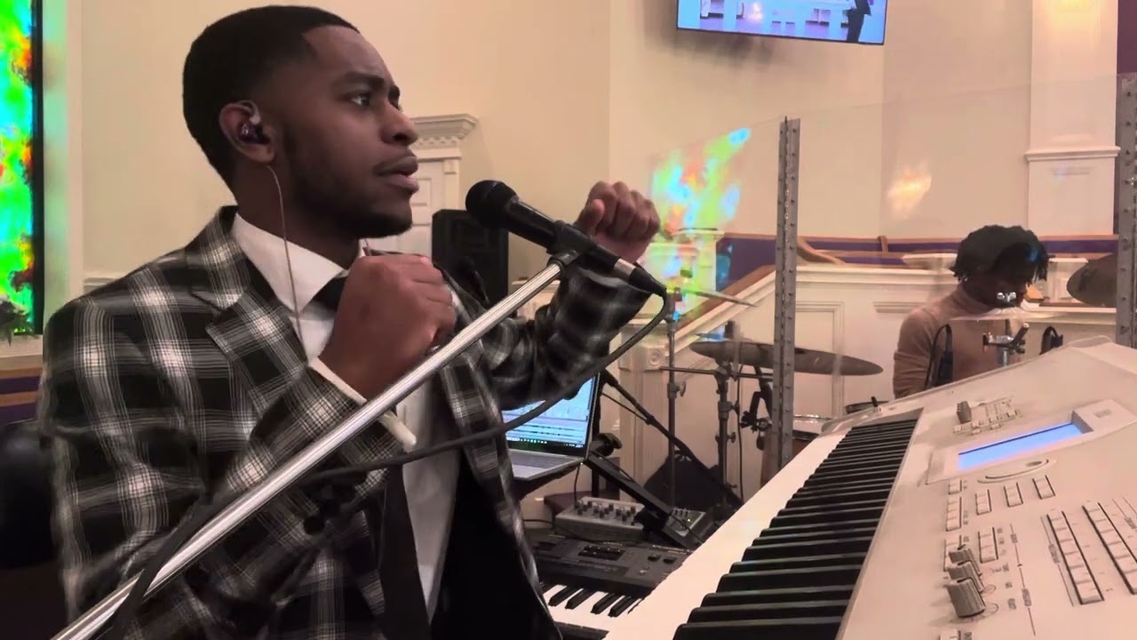 CRAZY NYE PRAISE BREAK @ NEW HOPE COGIC!!!🔥🔥🏃🏽‍♂️