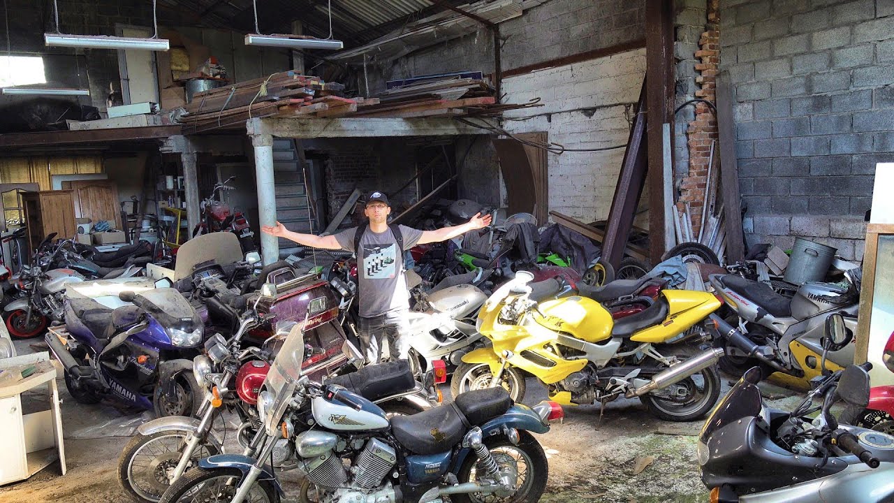 Des motos japonaises abandonnées dans un hangar - Urbex