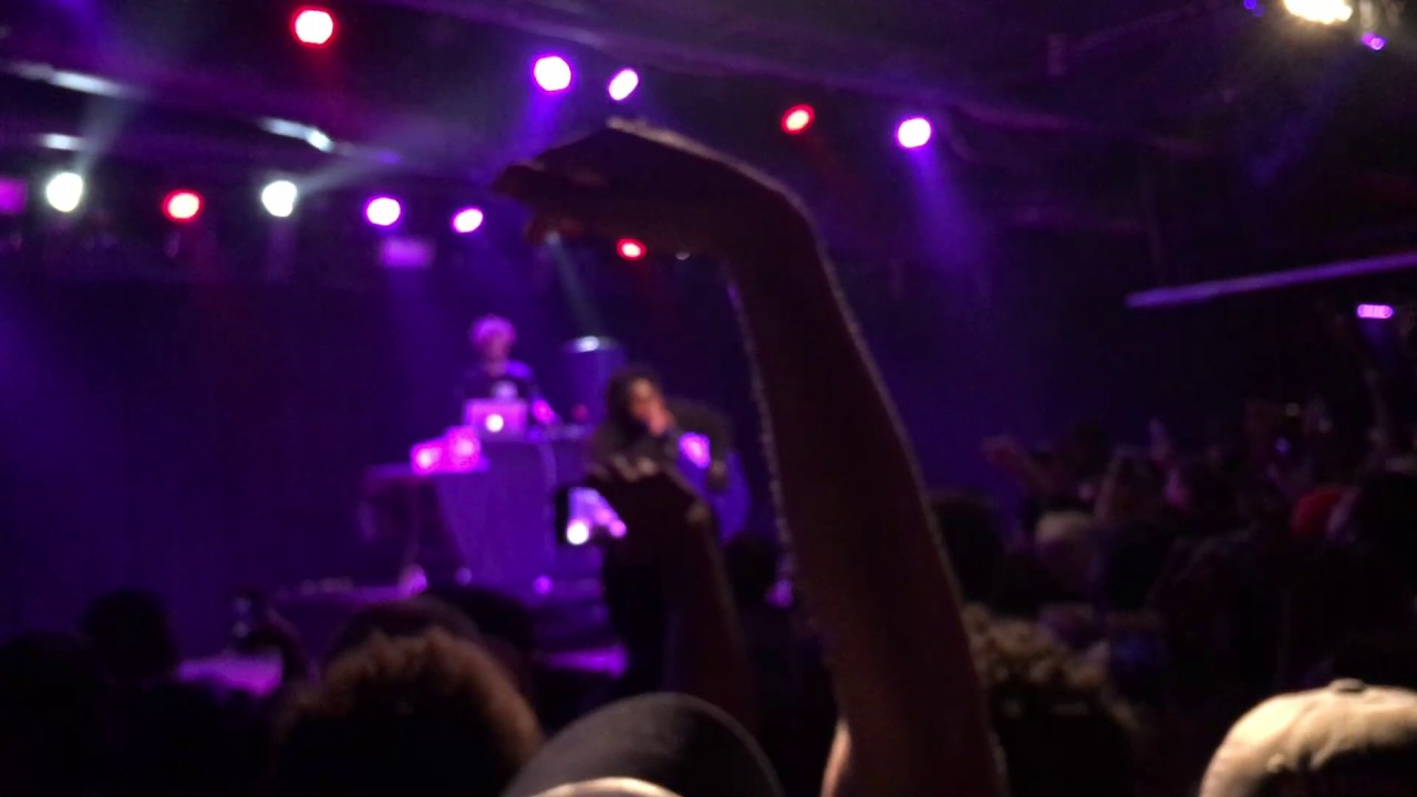 Isaiah Rashad Performs 