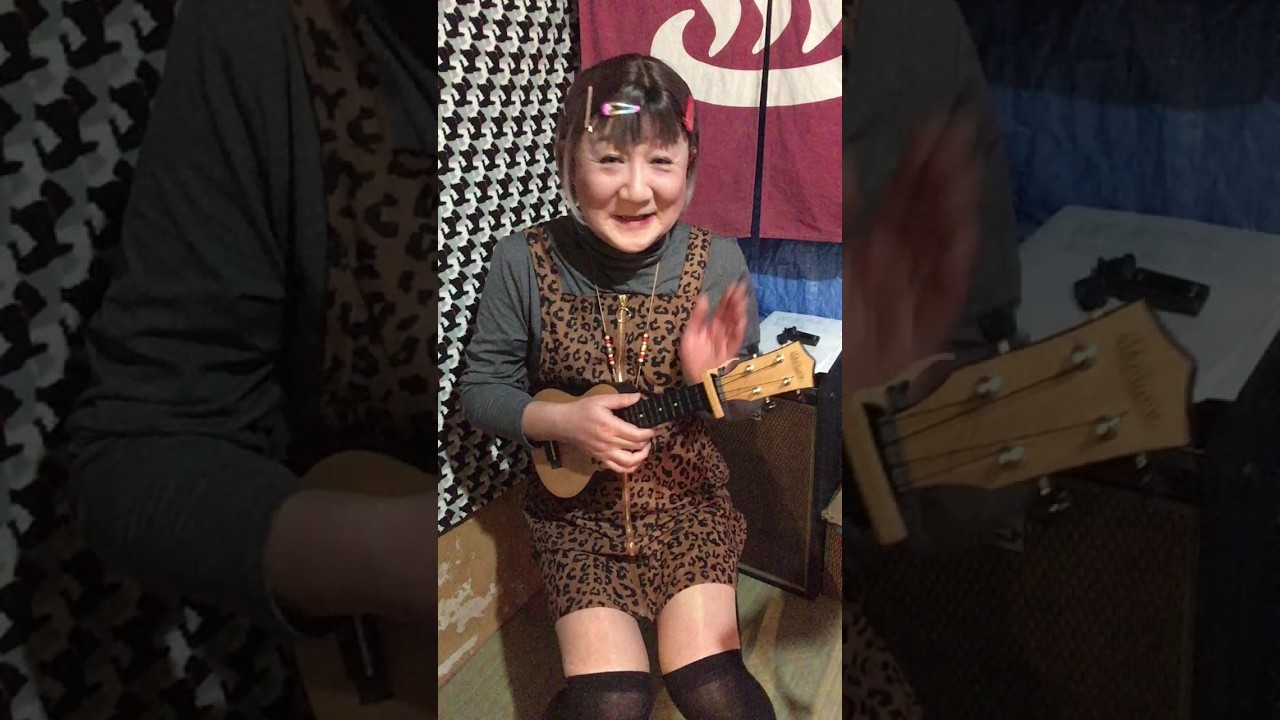 cover【八月の空へ翔べ】～NSP#熟女装＃ウクレレ弾き語り＃NSP#昭和フォーク
