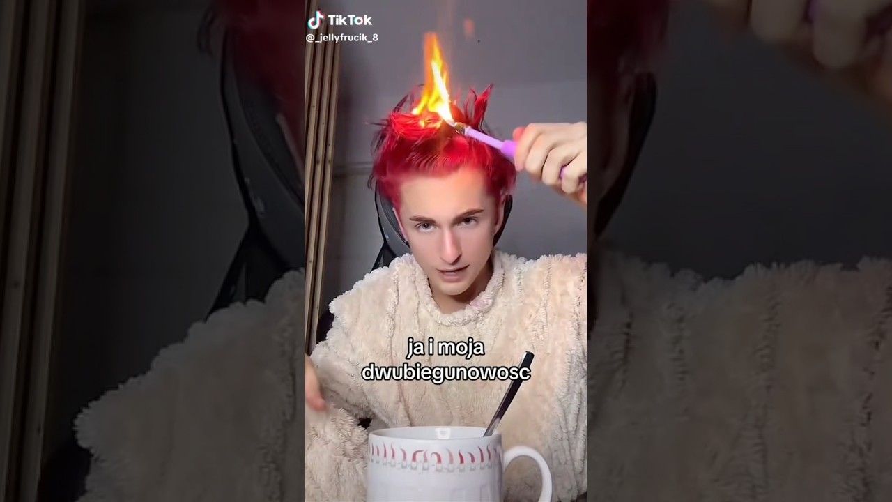 Jelly Frucik podpalił Sobie włosy!😱 *SZOK* Jelly Frucik pali swoje włosy 🔥🔥 #jelly #frucik #funny