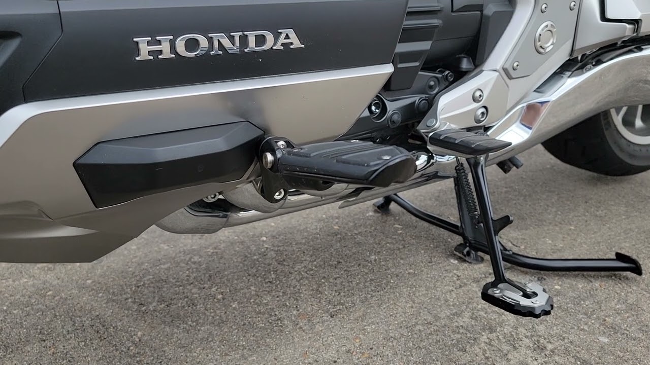 Honda Goldwing - Highway Pegs review