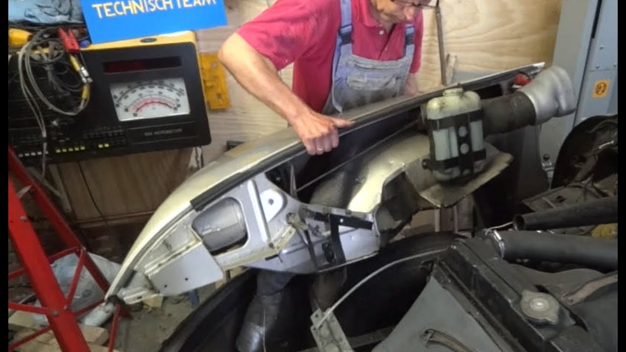 DS-TT: De- en montage van de voorspatborden van een Citroën DS