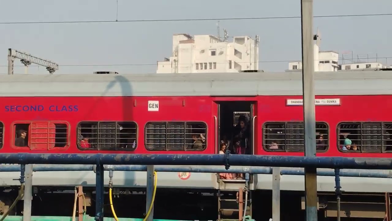 Super fast train Patna to dhanbad jharkhand #patna#jharkhand #viral video #railways #indian railway 