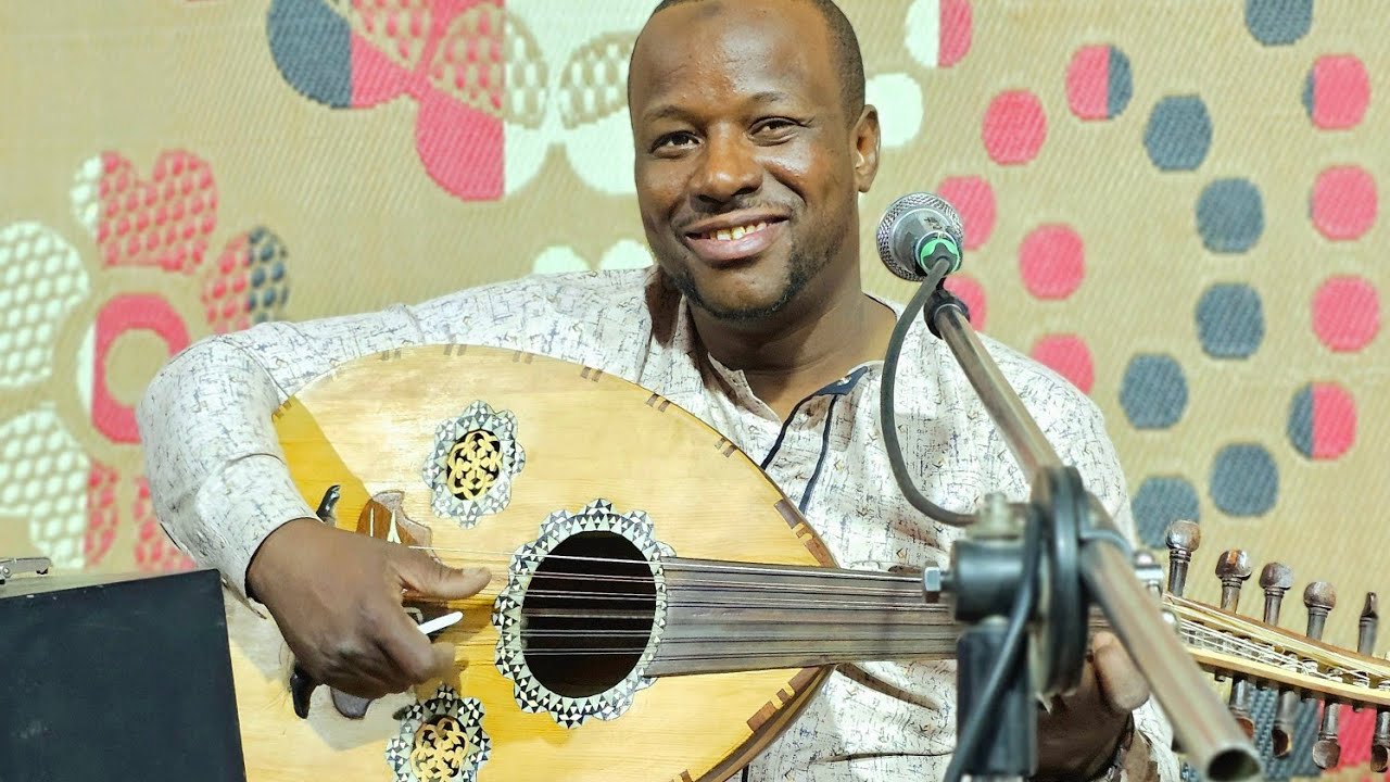 مصطفى حالة 🎤👈 أغنية بغيني نبغيك  ❤️ أغنية شابة غاية فالروعة  من عامة ايكيس 🎻 استغلو القطعة التالية 😍