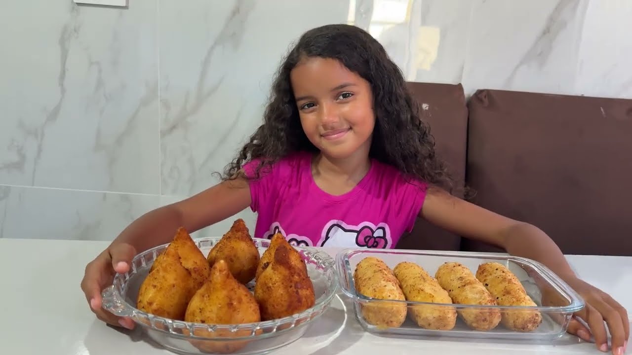 A Débora fez coxinha e seu café da manhã 🥰
