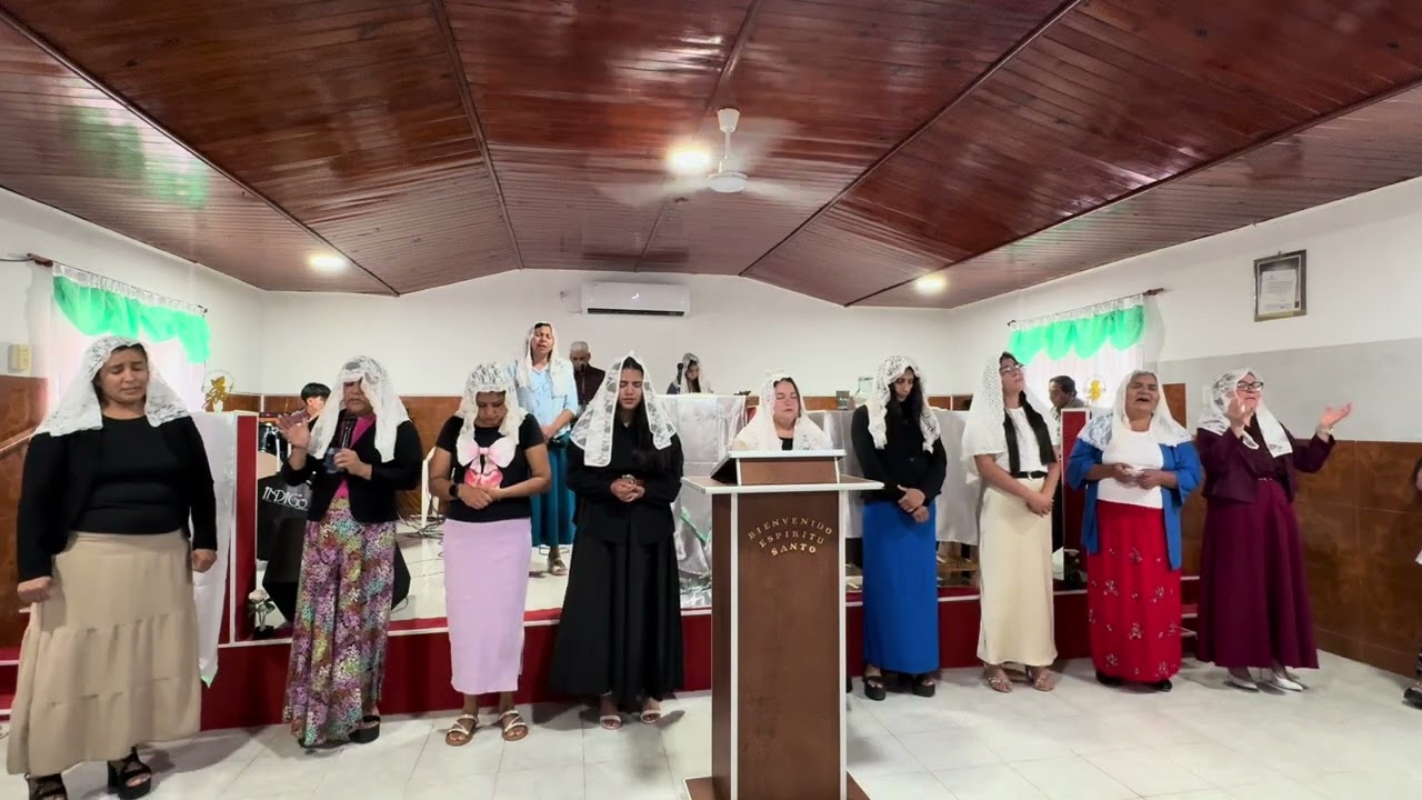 Nuestras hermanas adorando al Señor, esperamos que sea de grande bendición.Alabanza: Perdóname Señor
