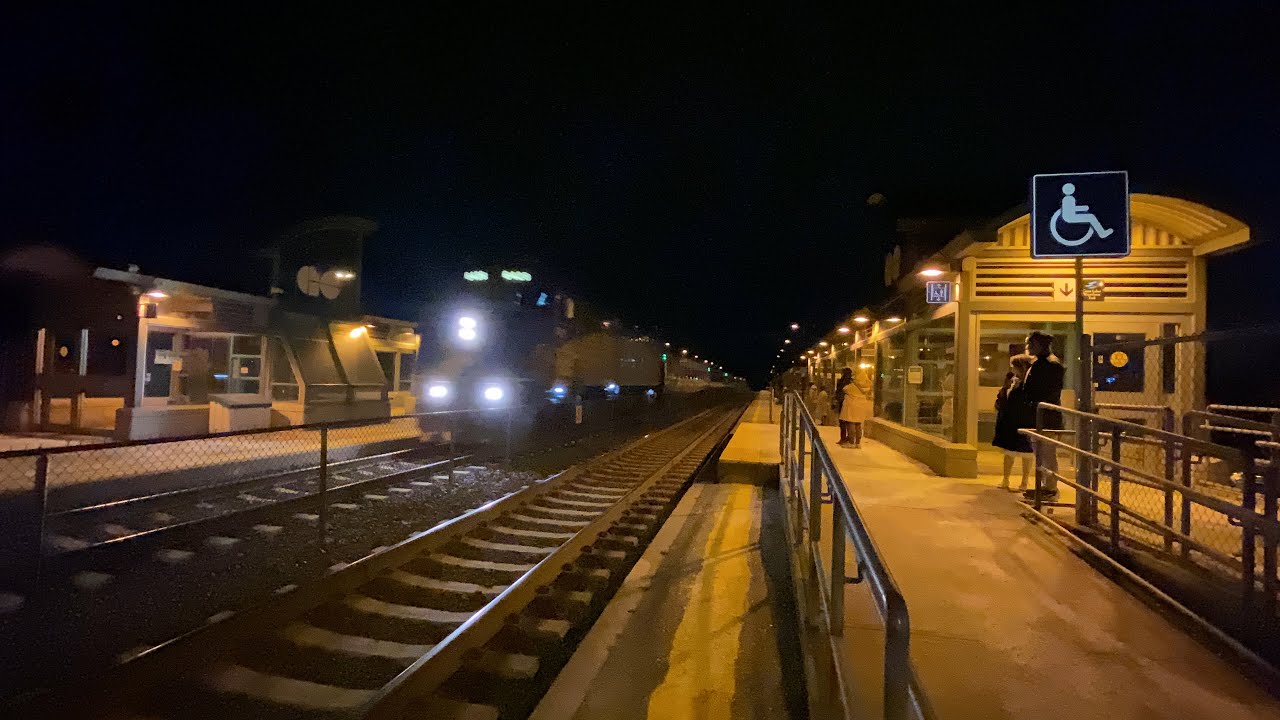 Railfaning at Rouge Hill Go