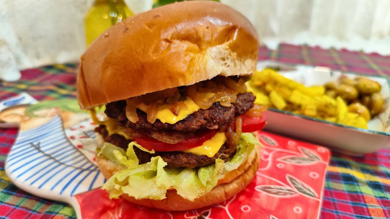 Burger with Caramelized Onions | Quick & Flavorful Recipe