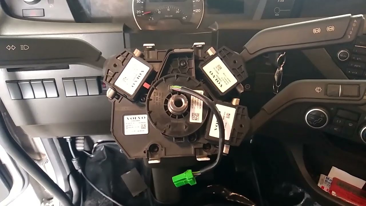 Montagem das alavancas de controles no volante - Volvo FH 4