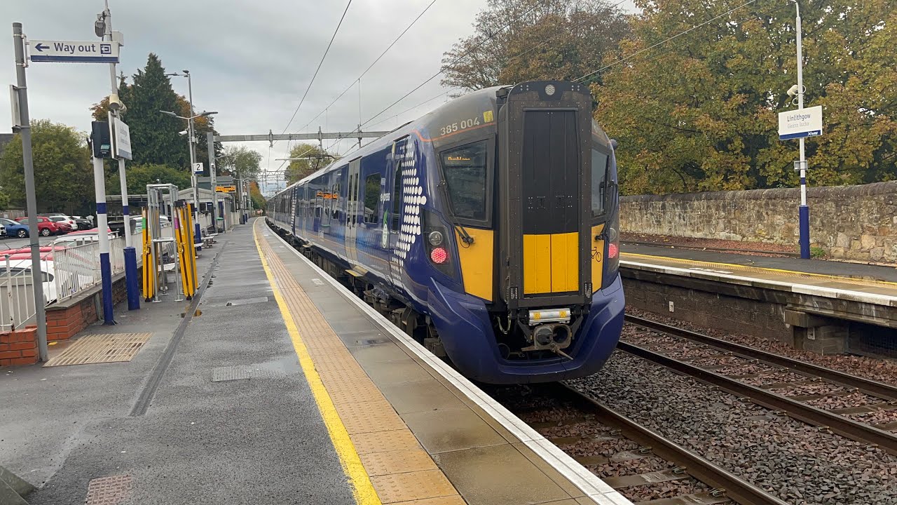 Train Spotting at Linlithgow