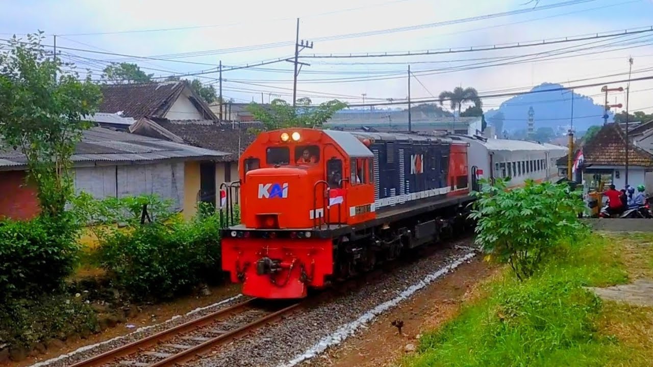 Hunting Kereta di Stasiun Lawang (banyak yang telat keretanya)
