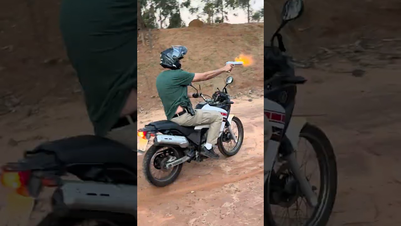 Tiro embarcado em moto com a Revint .45 ACP de 2 canos