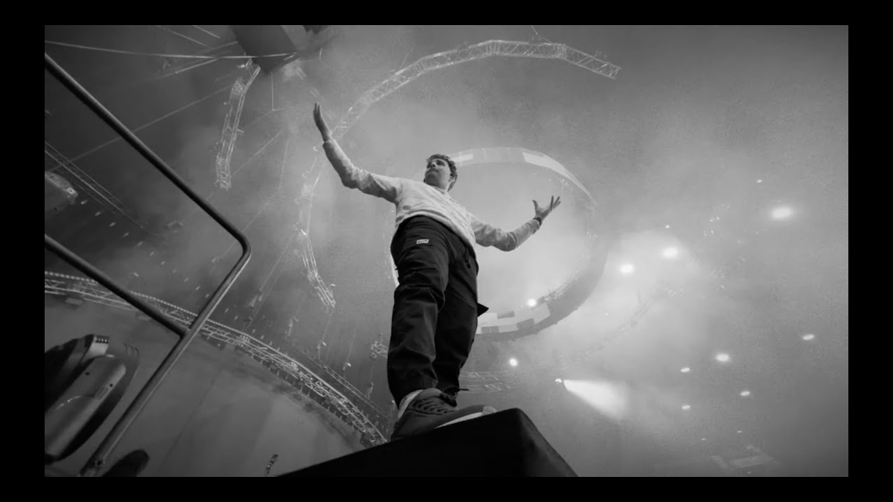 Bagossy Brothers Company - Az Élet Összevarrt (Official video)