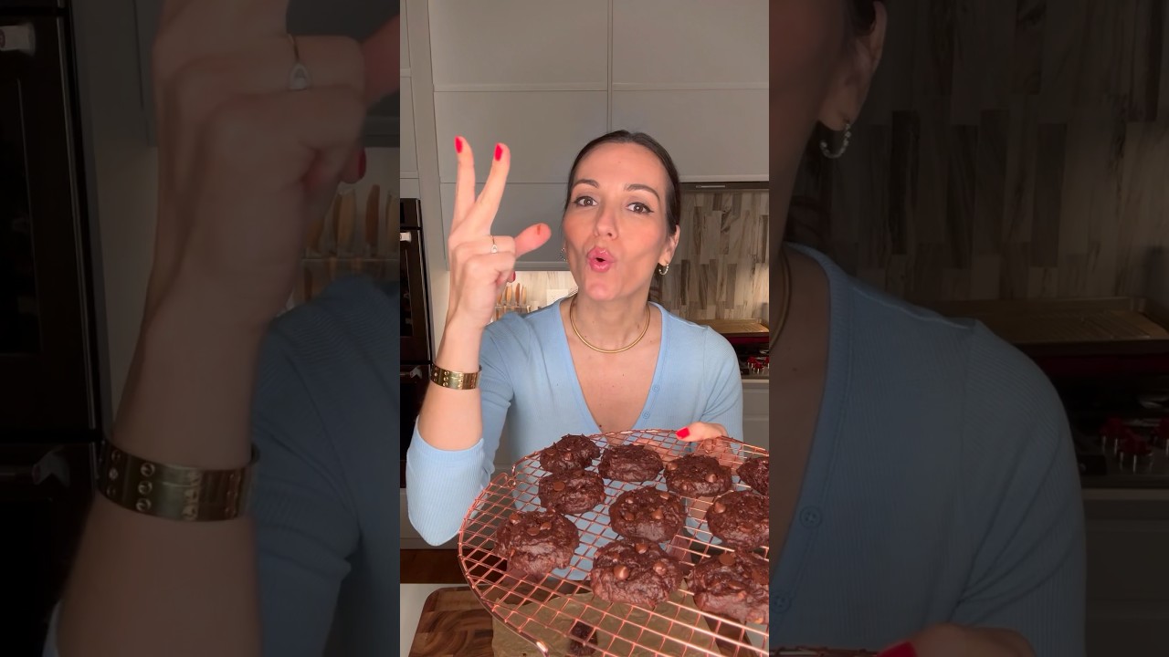 I can&rsquo;t stop making these 4 Ingredient Chocolate Banana Cookies #shorts