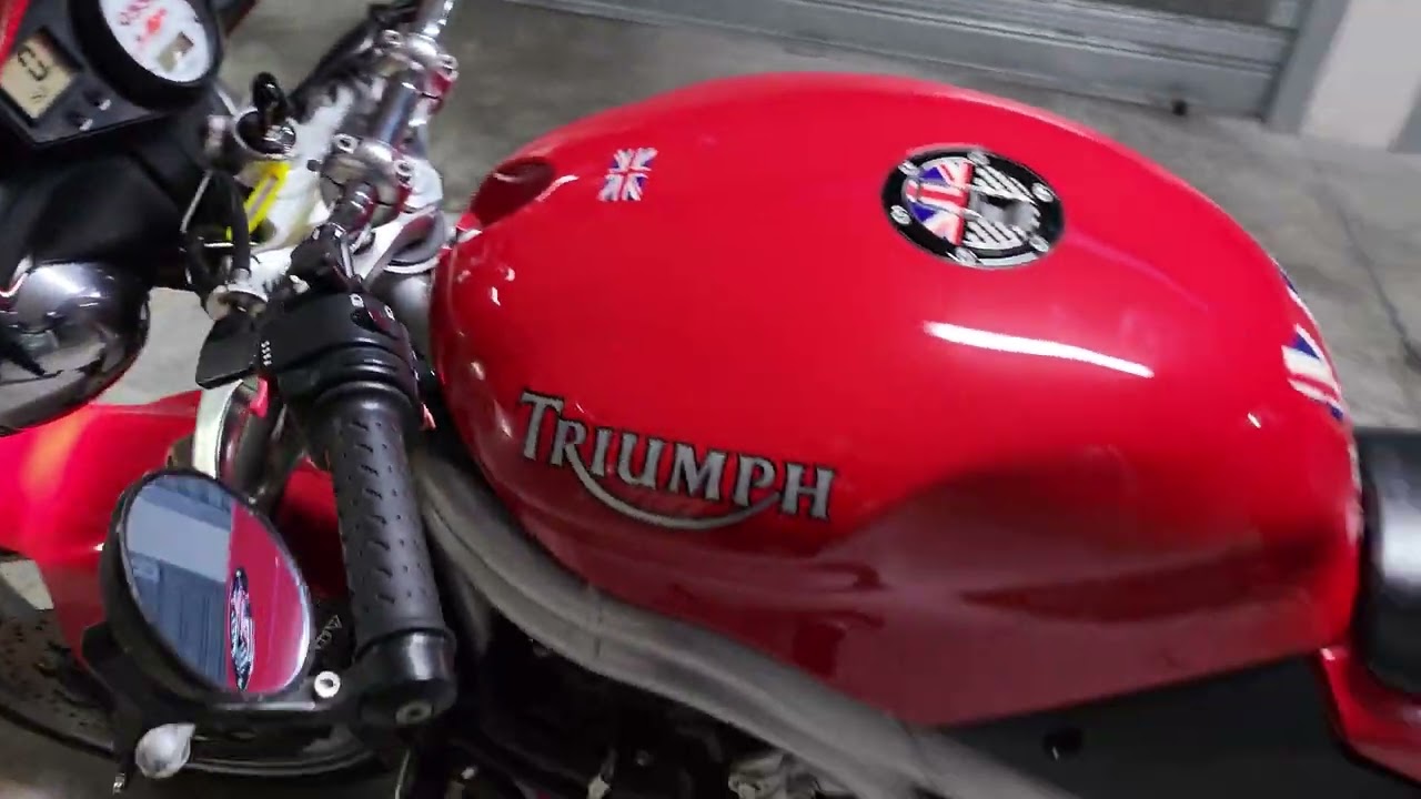 Triumph speed triple 955i 2004